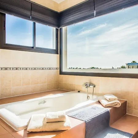 Inviting 3-bed In Playa Blanca فيلة بلايا بلانكا