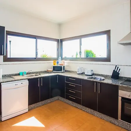 Inviting 3-bed In Playa Blanca فيلة بلايا بلانكا