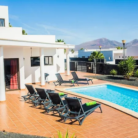 Villa Inviting 3-bed In Playa Blanca *