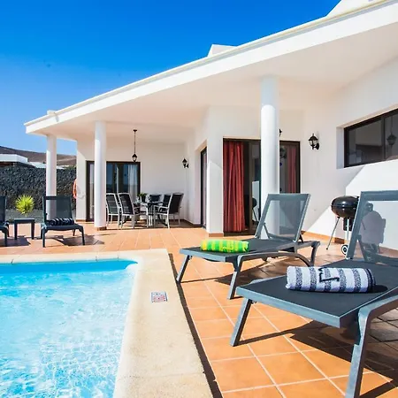Villa Inviting 3-bed In Playa Blanca