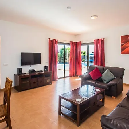 Villa Inviting 3-bed In Playa Blanca *