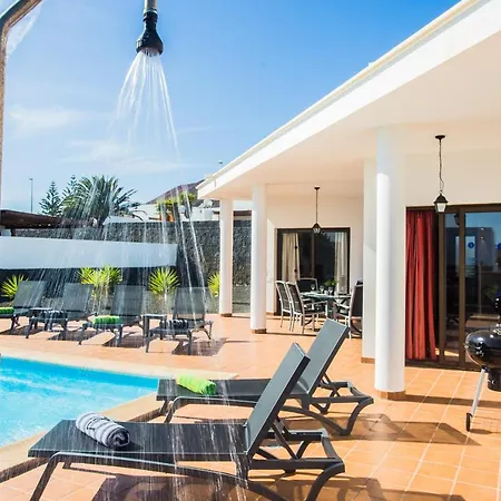 וילה Inviting 3-bed In Playa Blanca פלאיה בלנקה